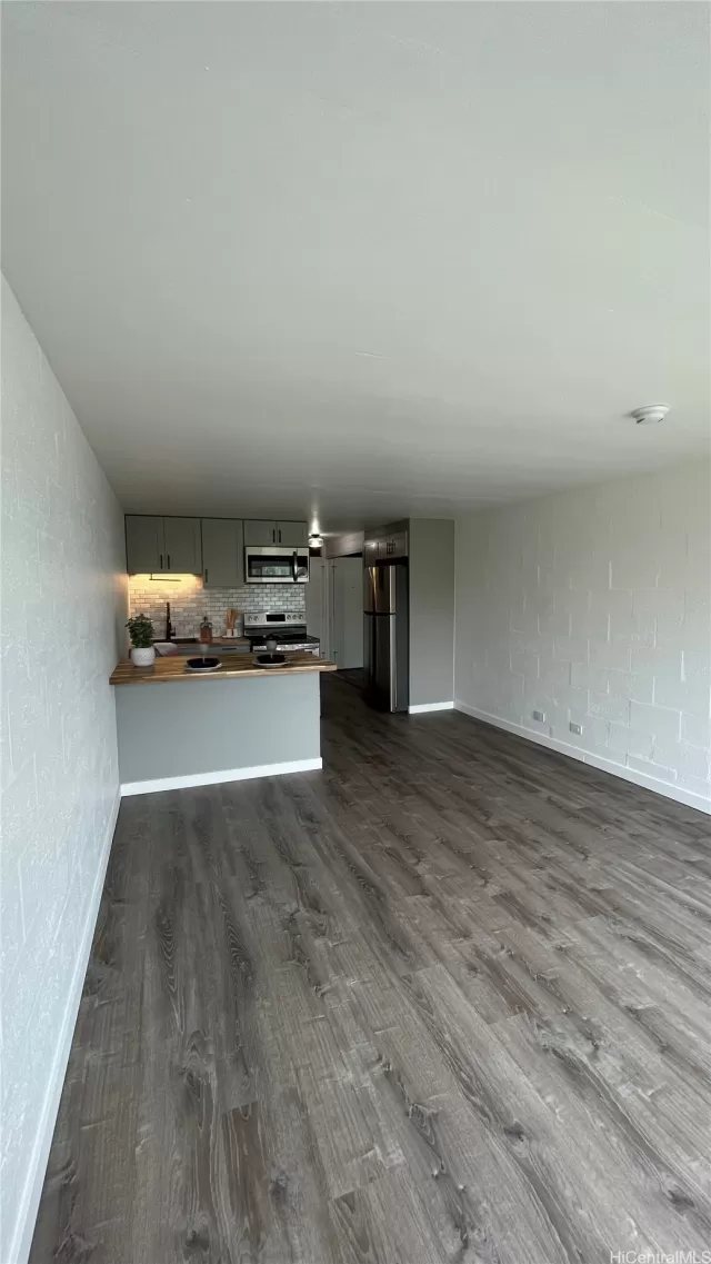 MLS: 202301433 Condo For Sale