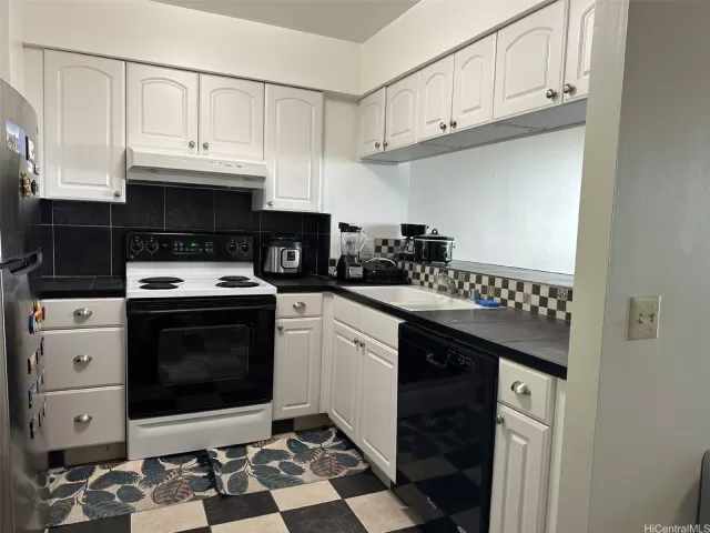 MLS: 202302342 Condo For Sale