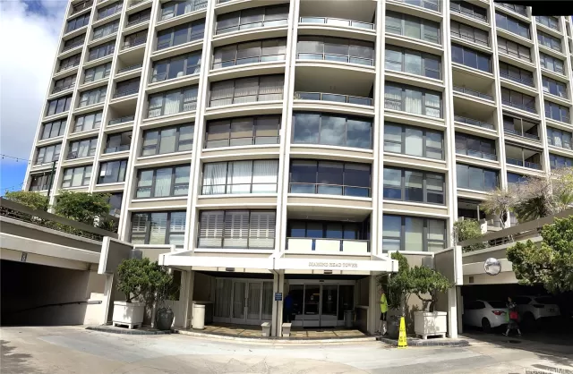 MLS: 202303173 Condo For Sale