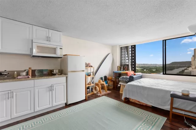 MLS: 202303328 Condo For Sale