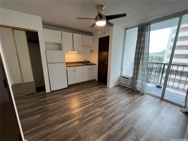 MLS: 202303353 Condo For Sale