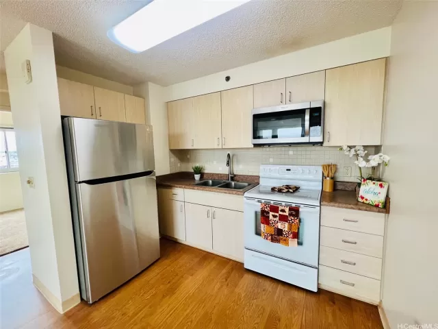 MLS: 202314084 Condo For Sale