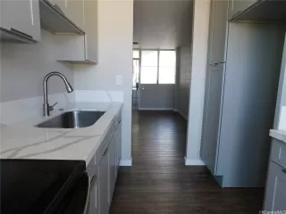 Photo #5: 202316189 Listing