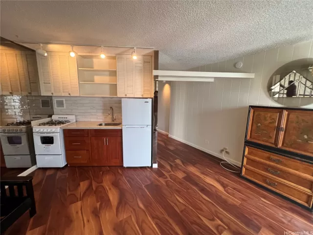 MLS: 202319230 Condo For Sale