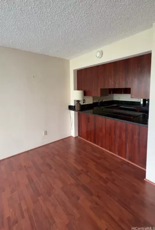 Photo #5: 202321158 Listing 