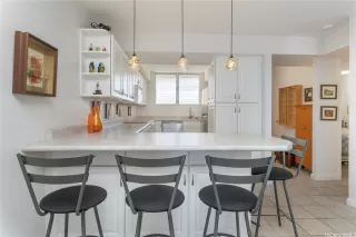 Photo #5: 202324214 Listing 