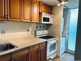 Photo #4: 202326547 Listing 