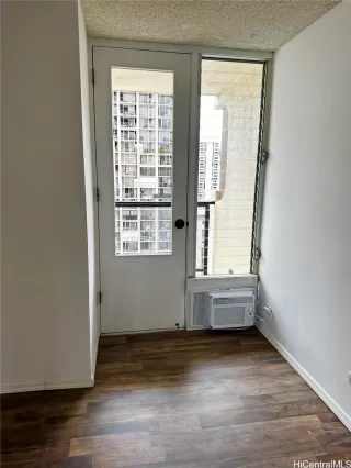 Photo #4: 202406893 Listing 