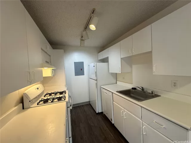 MLS: 202415044 Condo For Sale