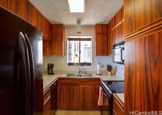 Photo #5: 202415830 Listing