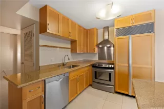 Photo #5: 202421700 Listing 