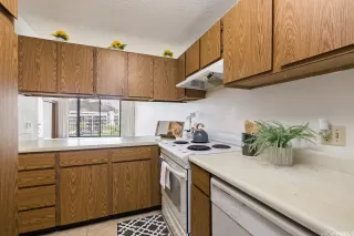 Photo #3: 202423883 Listing