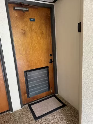 Photo #5: 202426025 Listing