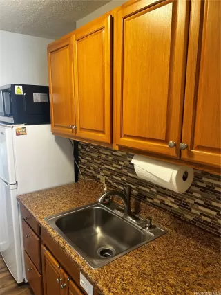 Photo #4: 202426396 Listing 