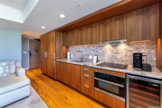 Photo #4: 202427393 Listing