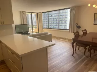 Photo #4: 202428943 Listing 