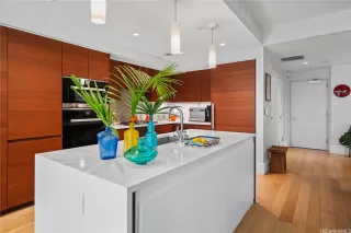 Photo #5: 202501962 Listing