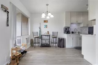 Photo #5: 202502427 Listing