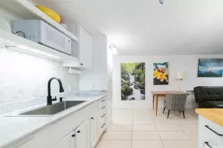 Photo #5: 202502687 Listing