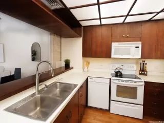 Photo #4: 202502844 Listing