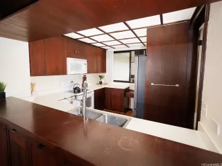 Photo #5: 202502844 Listing