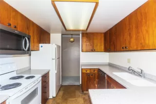 Photo #5: 202504974 Listing