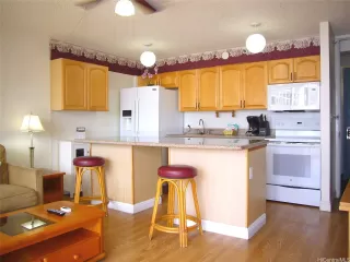 Photo #5: 202505758 Listing 