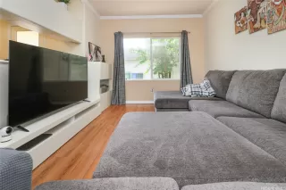 Photo #4: 202505809 Listing