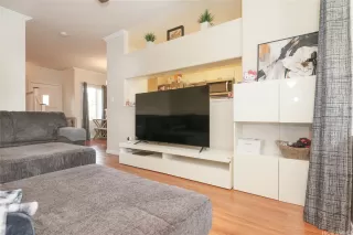 Photo #5: 202505809 Listing