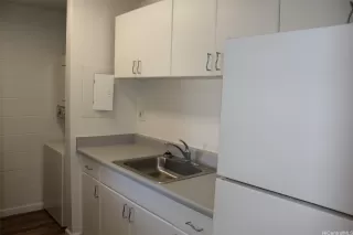 Photo #4: 202506036 Listing