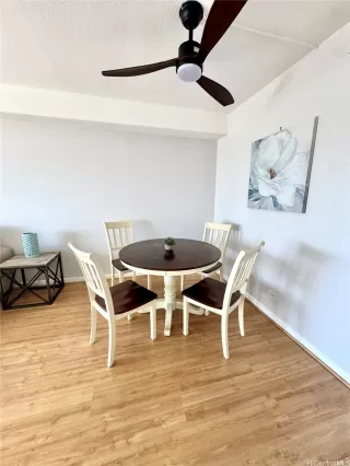 Photo #4: 202506945 Listing