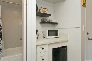 Photo #5: 202507348 Listing