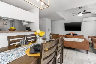 Photo #4: 202507943 Listing