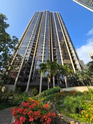 Browse active condo listings in HONOLULU TOWER