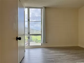 Photo #4: 202509393 Listing 