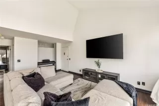 Photo #2: 202509433 Listing