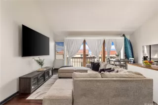 Photo #3: 202509433 Listing