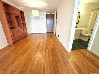 Photo #3: 202509443 Listing 