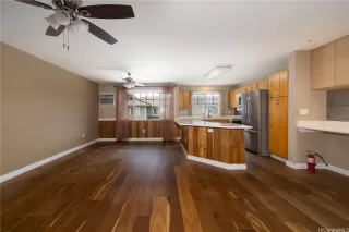 Photo #5: 202509454 Listing 