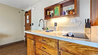 Photo #3: 202509876 Listing