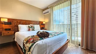 Photo #4: 202509876 Listing