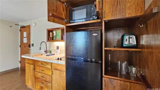 Photo #5: 202509876 Listing