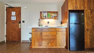 Photo #6: 202509876 Listing