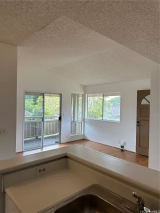 Photo #3: 202510174 Listing