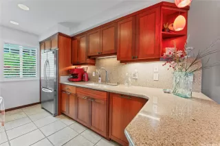 Photo #4: 202510304 Listing 