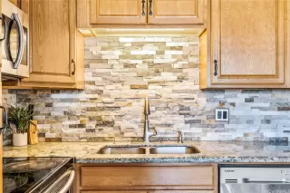 Photo #3: 202510327 Listing