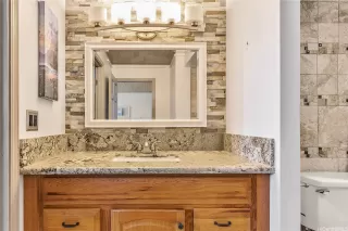 Photo #6: 202510327 Listing