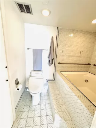 Photo #4: 202510418 Listing 