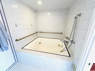 Photo #5: 202510418 Listing 