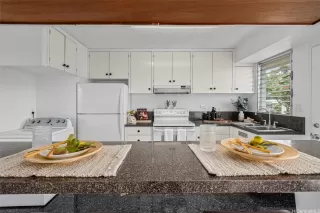 Photo #5: 202510438 Listing 